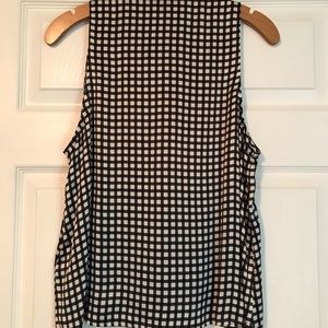 Equipment Tops - Equipment 100% Silk Sleeveless Button Down Equipment Tops - Equipment 100% Silk Sleeveless Button Down